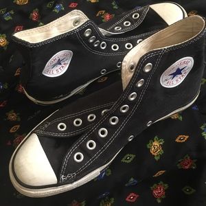 Black Hightop Converse men's 7 women's 9-10